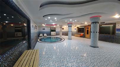 استخر هتل پارسیان انقلاب تهران استخر هتل پارسیان انقلاب تهران